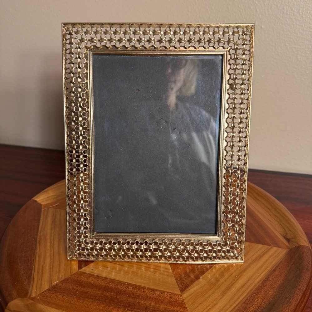 Vintage Gold Metal Openwork Lattice Picture Frame 4x6 Tabletop Hollywood Regency